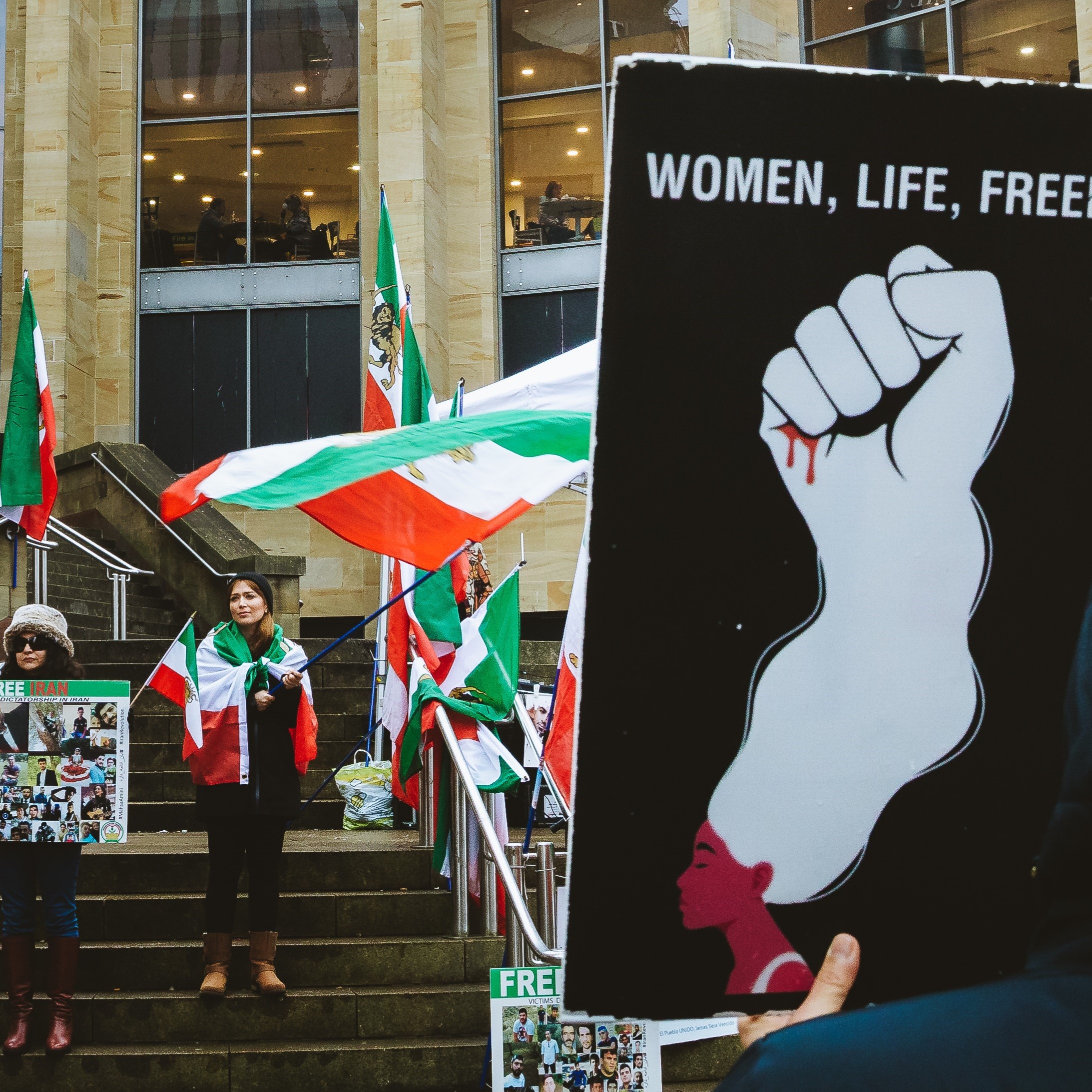 Lutter pour la liberté en Iran, avec Loïc et Tara episode artwork